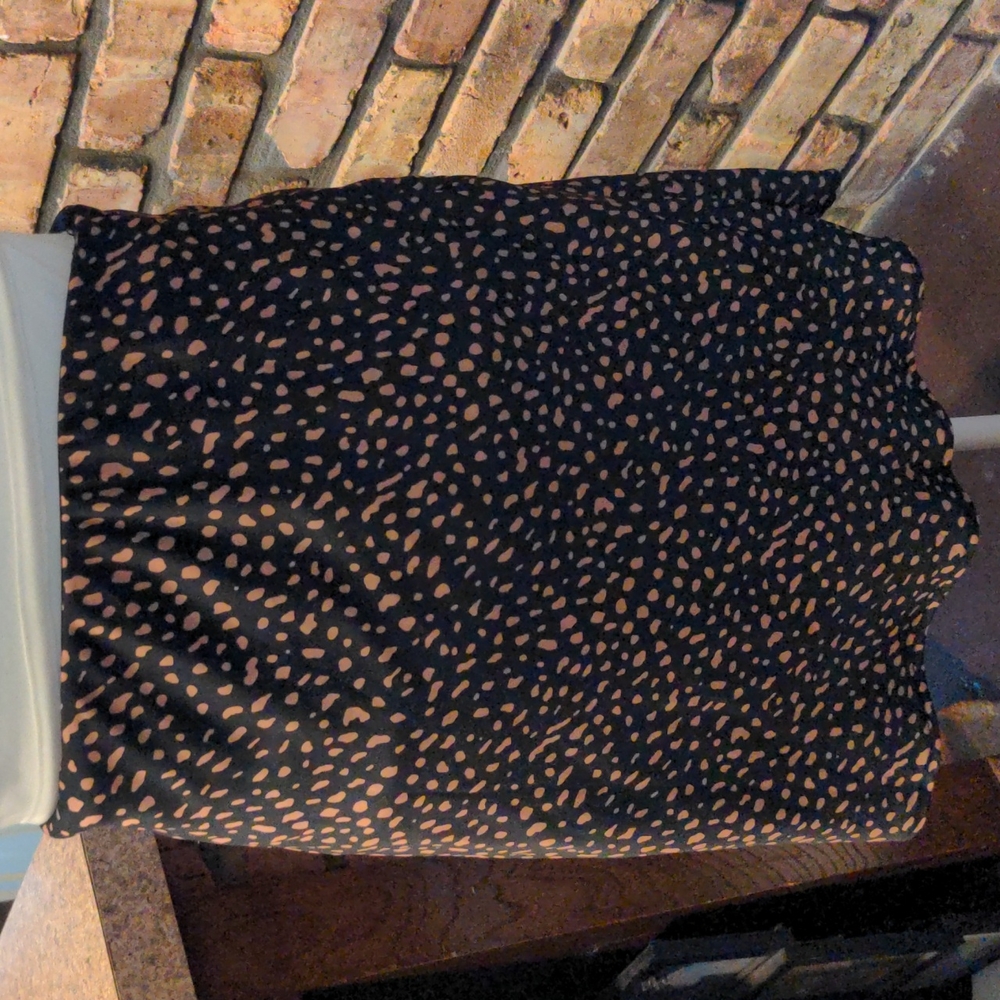 Urban outfitters black/brown print skirt. Size medium. Silky